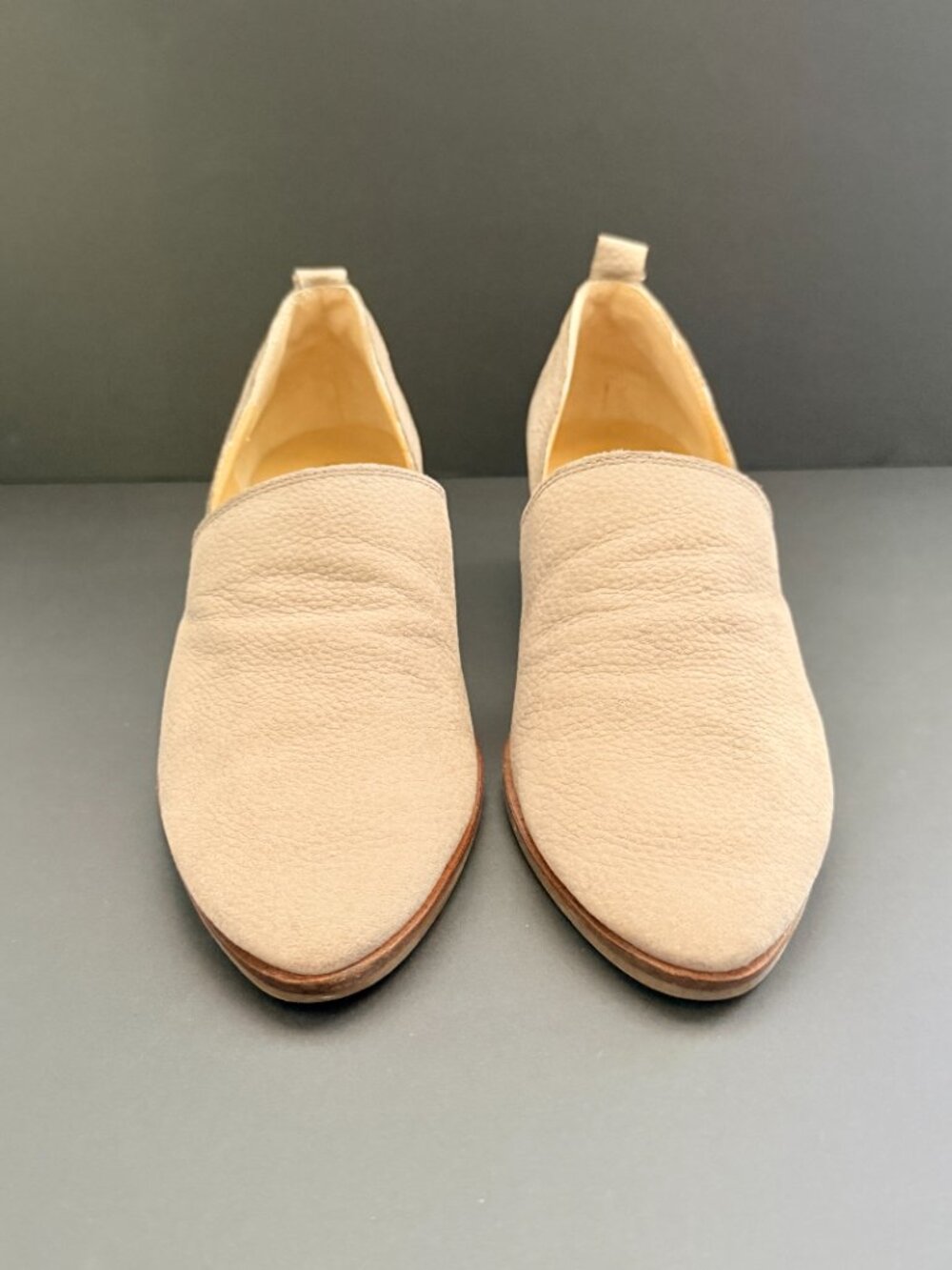 Lucky Brand Womens Morriah Shoes 8.5M Gray Khaki Leather 2 Inch Heel Slip On - Picture 3 of 8